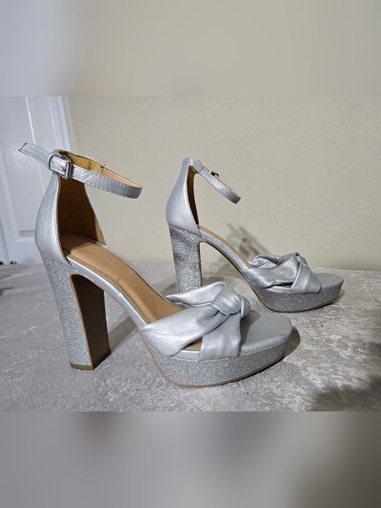 LC Lauren Conrad Shoes - LC Lauren Conrad Sparkle High Heels Size 9